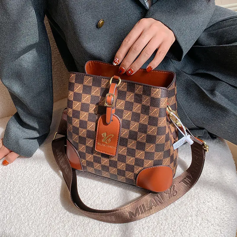 Women's Letter Printed Shoulder Bag Brown Tan 2024 - Image 6