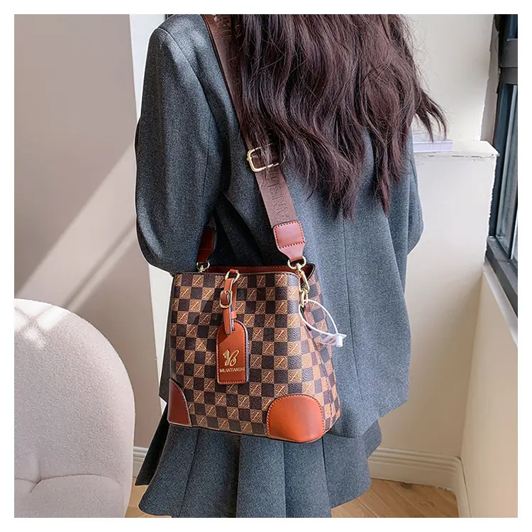 Women's Letter Printed Shoulder Bag Brown Tan 2024 — feature 10