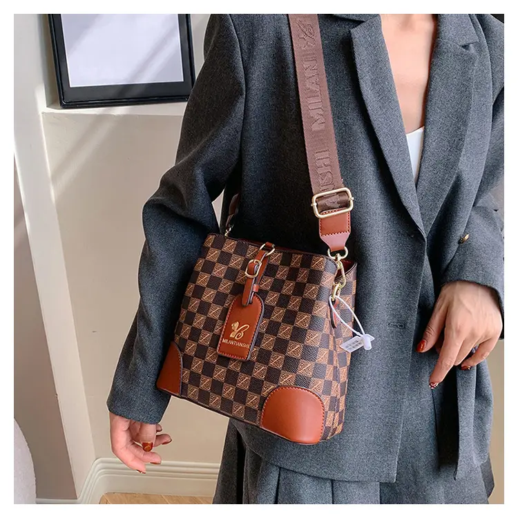 Women's Letter Printed Shoulder Bag Brown Tan 2024 — feature 12