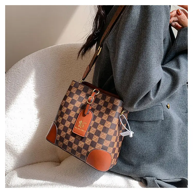 Women's Letter Printed Shoulder Bag Brown Tan 2024 — feature 13