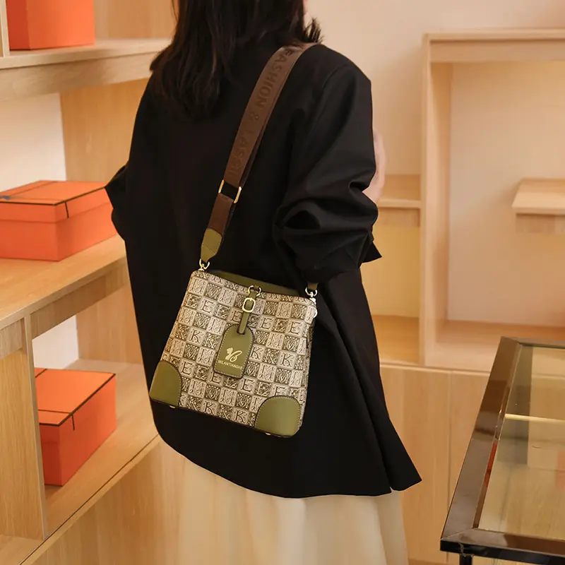 Women's Letter Printed Shoulder Bag Brown Tan 2024 - Image 3