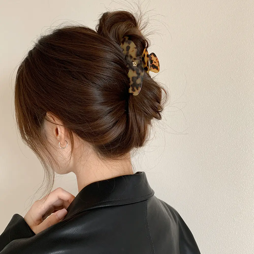 Korean Style Hairpin with Glossy Acetate Shark Clip