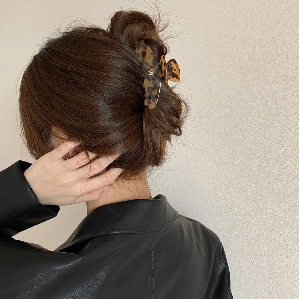 Korean Style Hairpin with Glossy Acetate Shark Clip