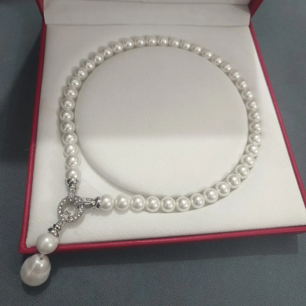 Pearl Beaded Clasp Necklace with Gold Flower Centerpiece — feature 22