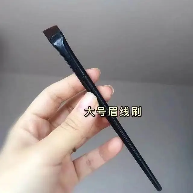 Wang Feifei Ultra Thin Eyeliner Brush A102 — feature 21