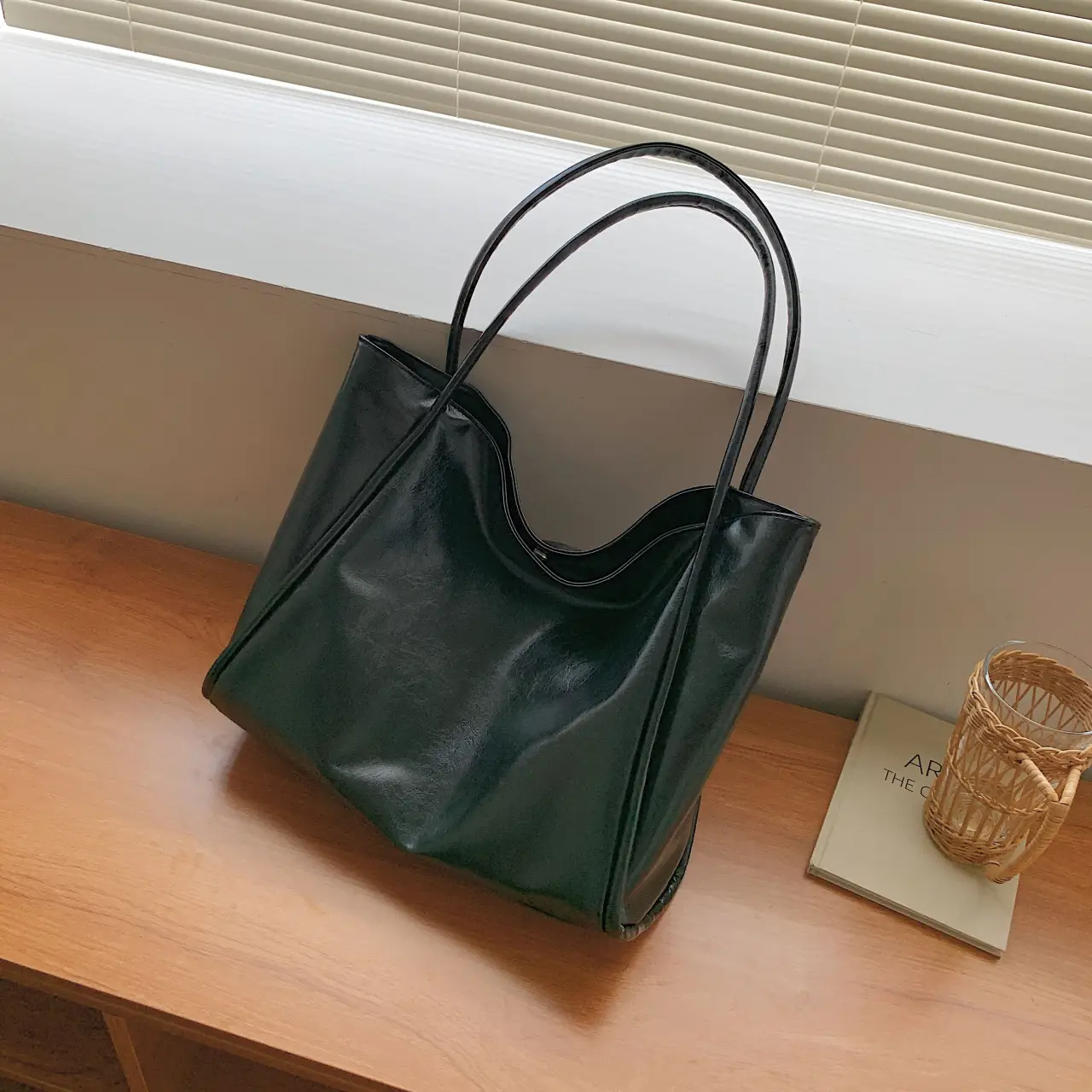 Women's Large Capacity White Tote Bag with Handles - Image 2