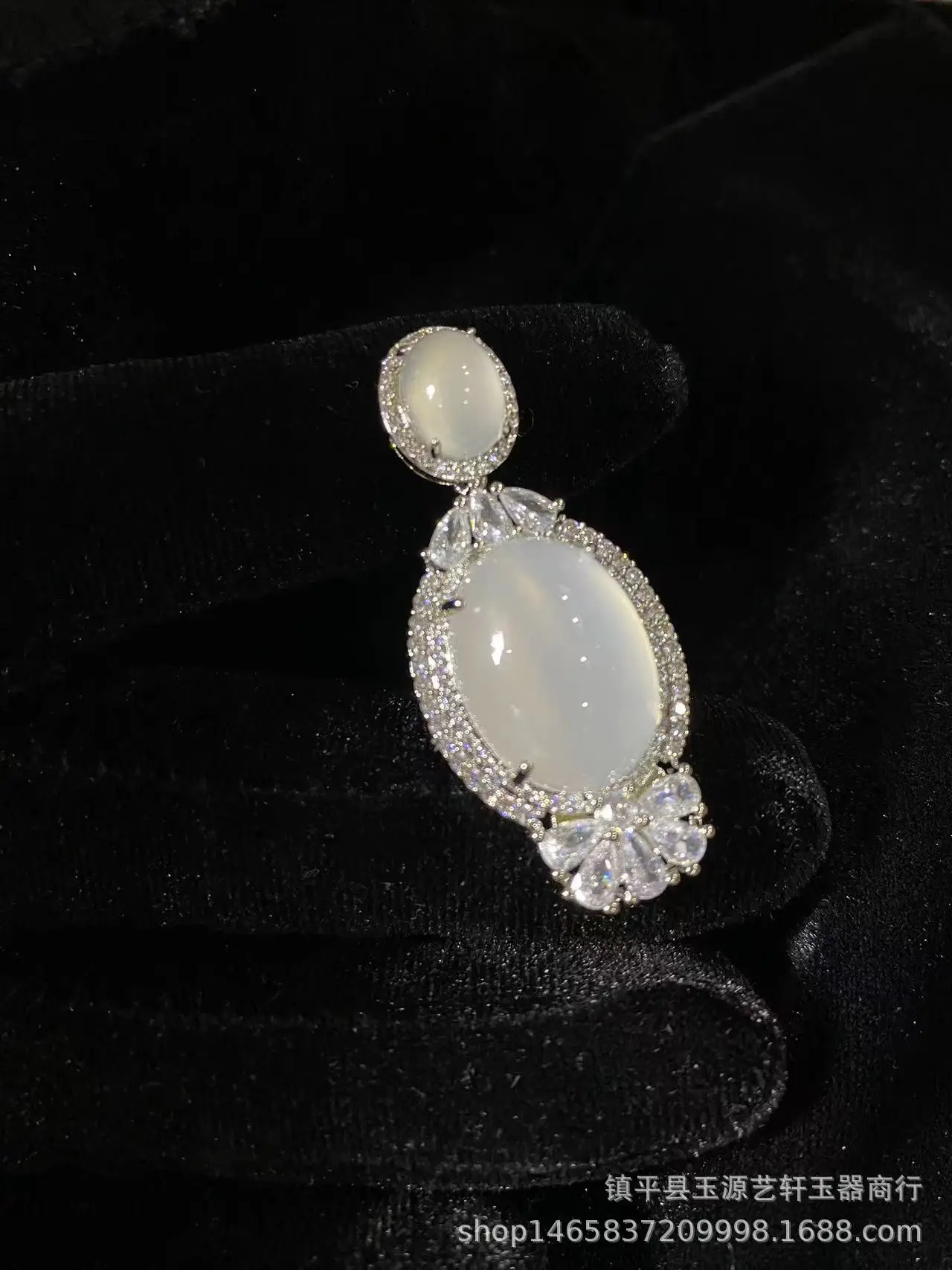 High Ice Chalcedony Egg Pendant 925 Silver Plated — feature 3