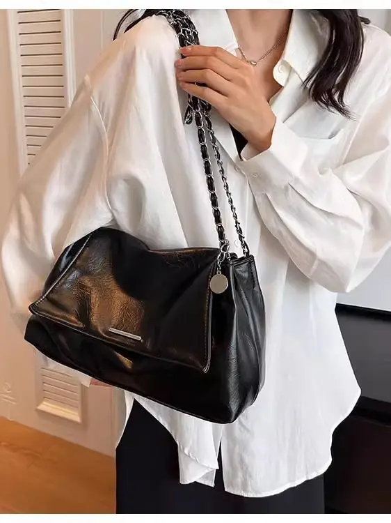 Black Textured French Niche Shoulder Bag for Women - Image 5