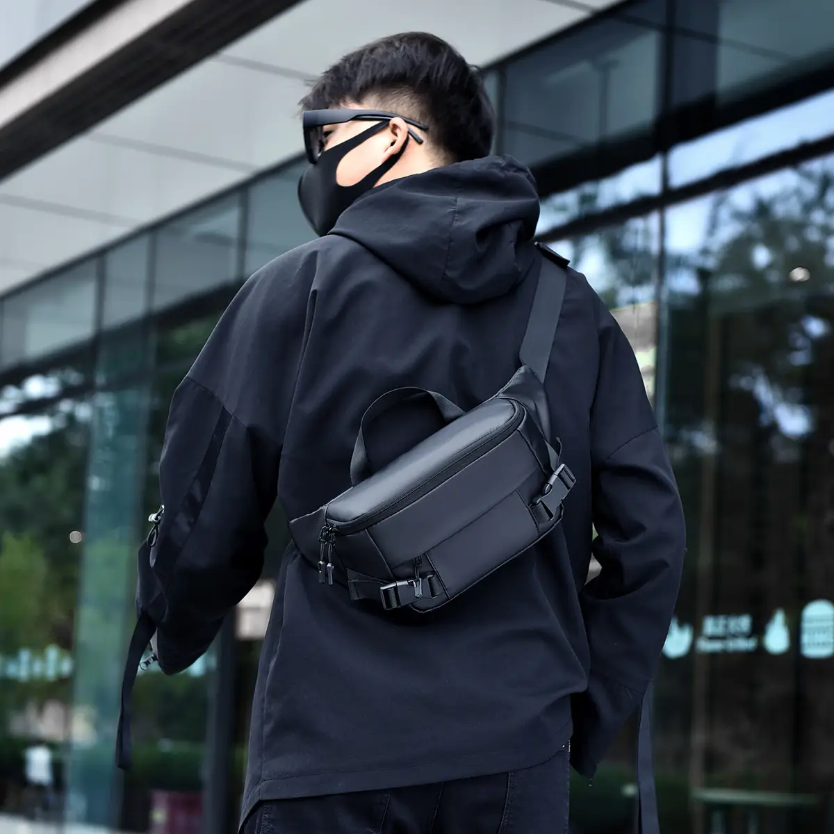 Men's Black Crossbody Sports Bag Lightweight Portable - Image 5