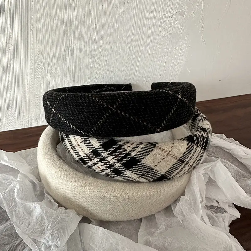 Retro British Plaid Sponges Skull Top Headband Wholesale — feature 10
