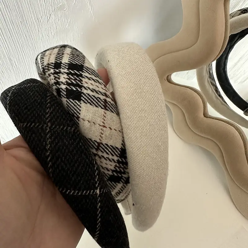 Retro British Plaid Sponges Skull Top Headband Wholesale — feature 11
