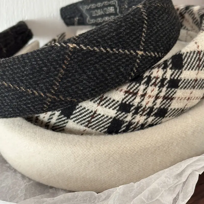Retro British Plaid Sponges Skull Top Headband Wholesale — feature 6