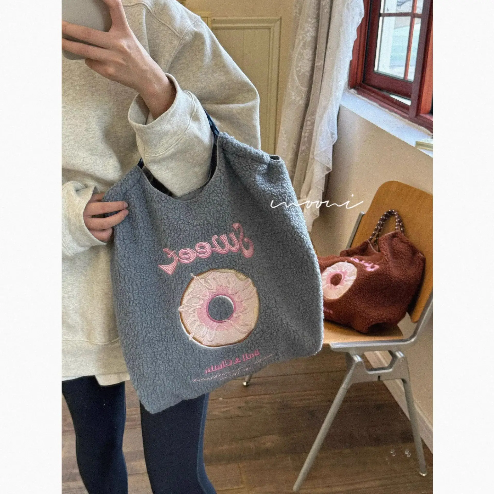 2024 Winter Japanese Embroidery Plush Shoulder Bag — feature 14