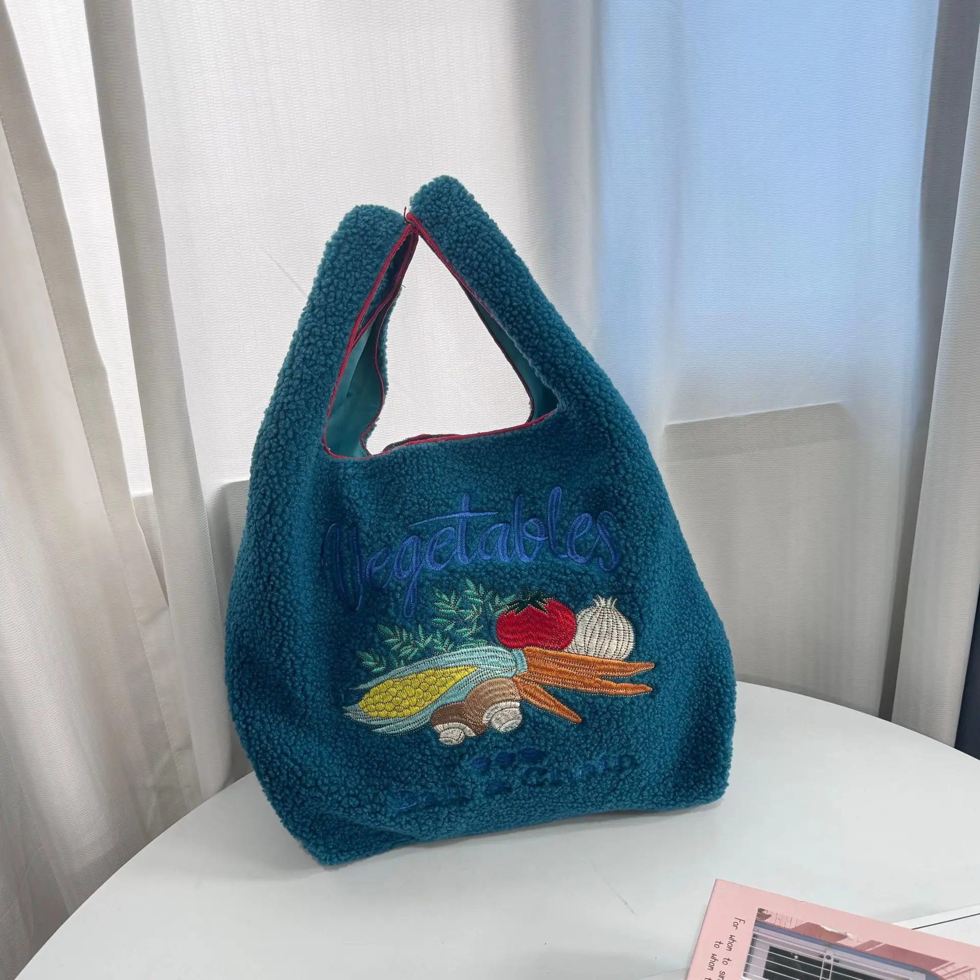 2024 Winter Japanese Embroidery Plush Shoulder Bag — feature 22