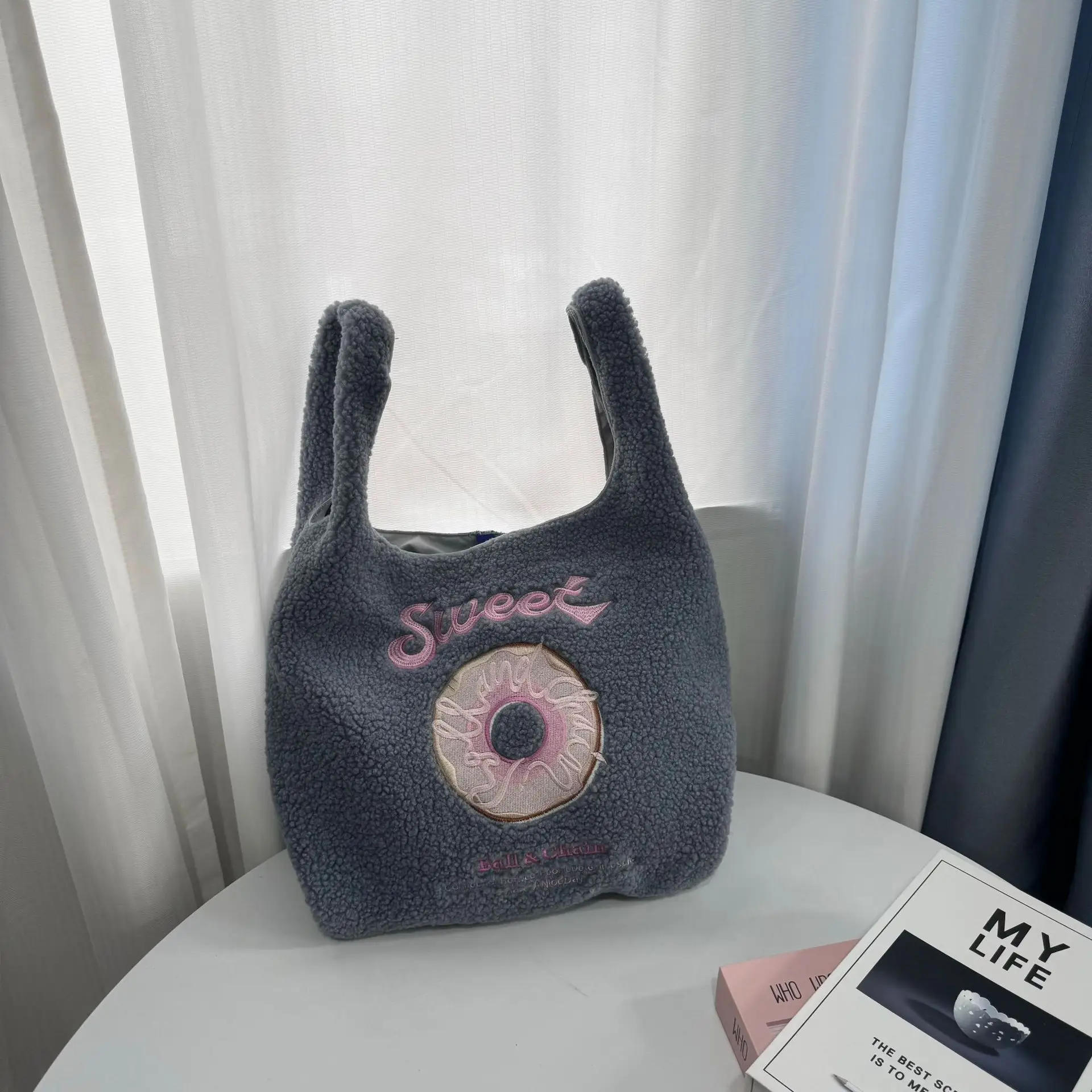 2024 Winter Japanese Embroidery Plush Shoulder Bag — feature 23
