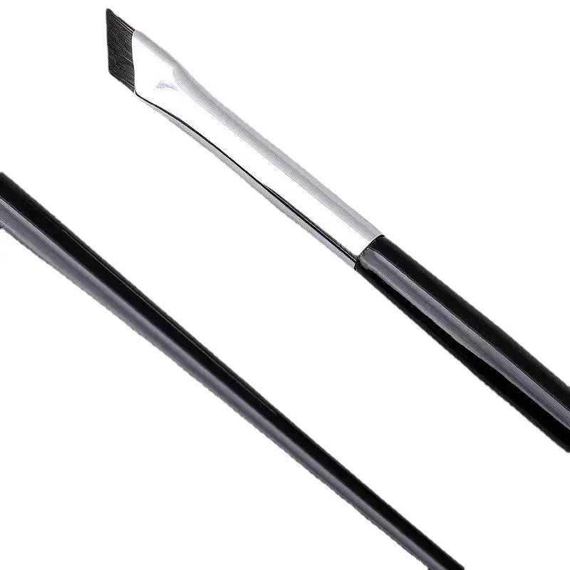 New Oblique Blade Eyeliner Brush for Precision Application - Image 8