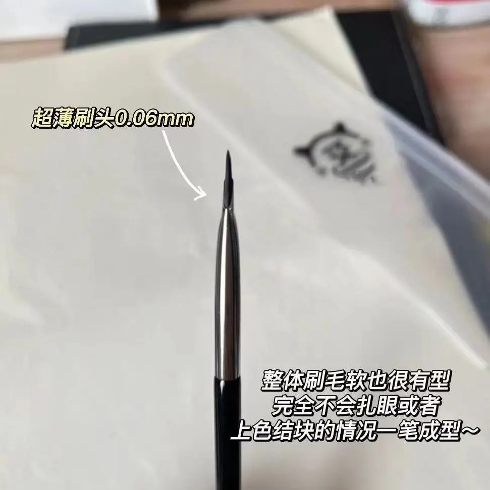 New Oblique Blade Eyeliner Brush for Precision Application — feature 5