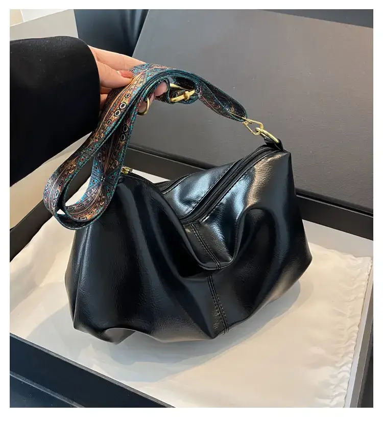 Black Nylon Shoulder Bag for Girls 2023 — feature 1