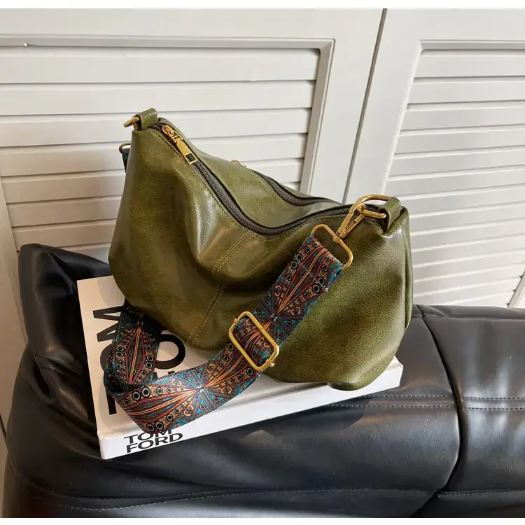 Black Nylon Shoulder Bag for Girls 2023 — feature 17