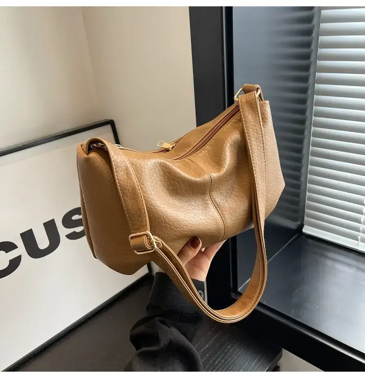 Brown Leather Shoulder Bag for Women 2023 Winter Commute — feature 16