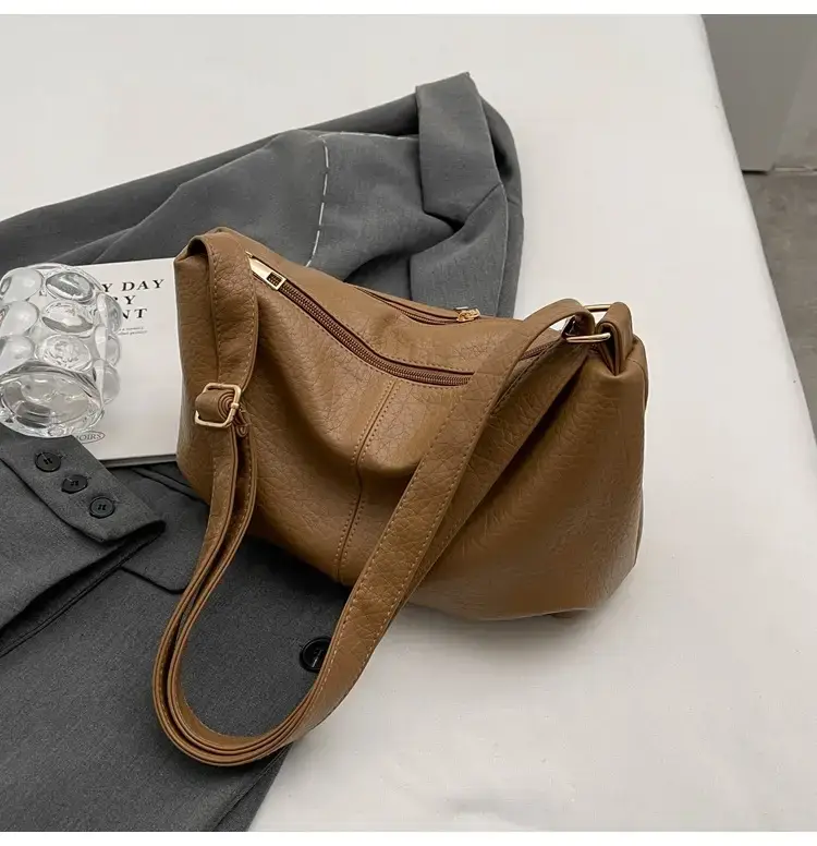 Brown Leather Shoulder Bag for Women 2023 Winter Commute — feature 21
