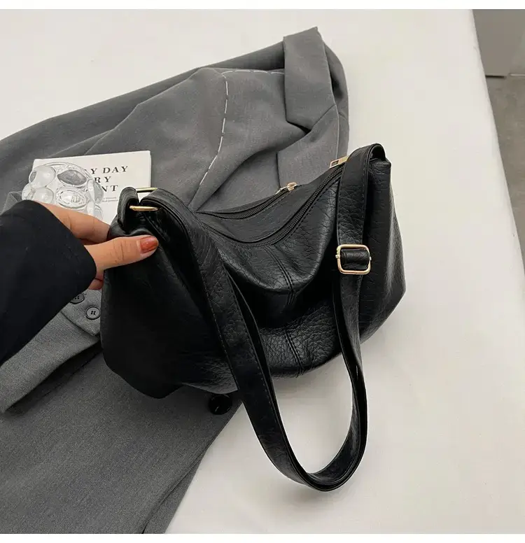 Brown Leather Shoulder Bag for Women 2023 Winter Commute — feature 28