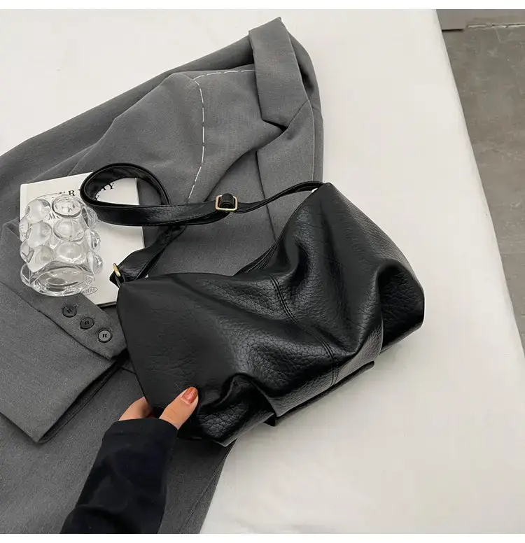 Brown Leather Shoulder Bag for Women 2023 Winter Commute — feature 29