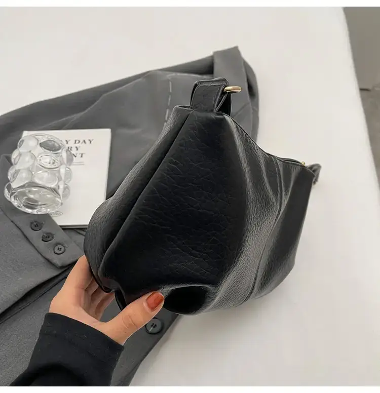 Brown Leather Shoulder Bag for Women 2023 Winter Commute — feature 31