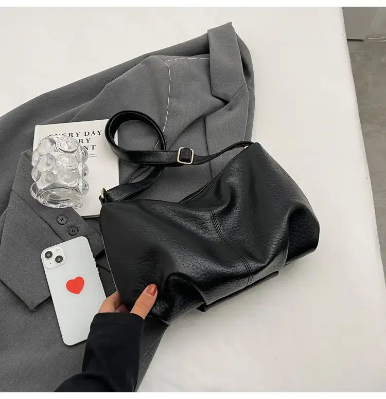 Brown Leather Shoulder Bag for Women 2023 Winter Commute — feature 35