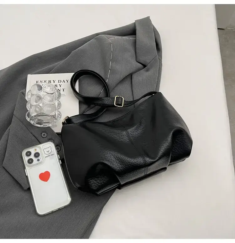 Brown Leather Shoulder Bag for Women 2023 Winter Commute — feature 36