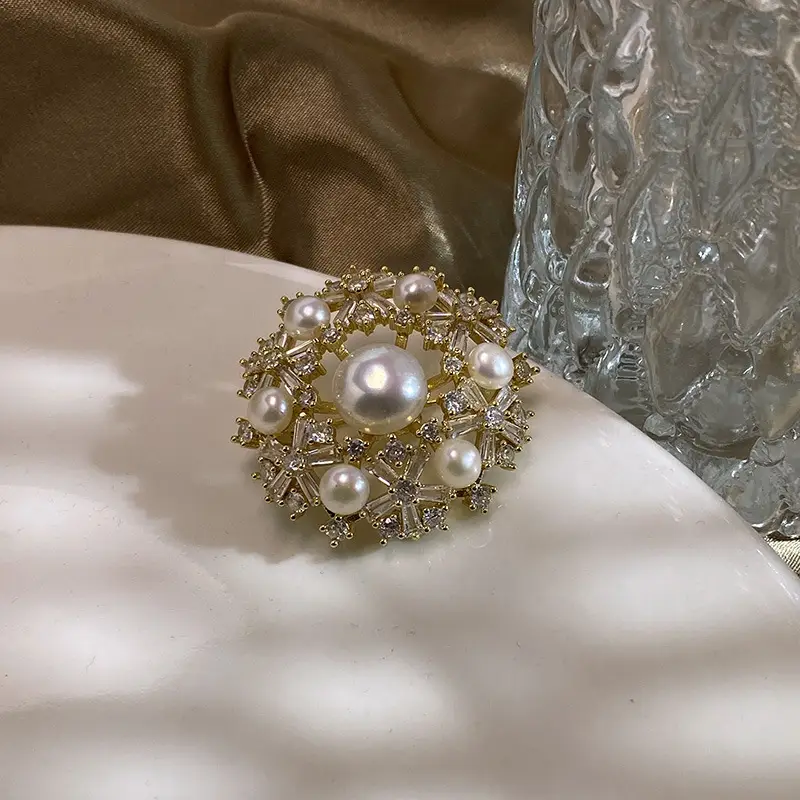 Natural Pearl Brooch with Zircon Inlay Niche Design - Image 3