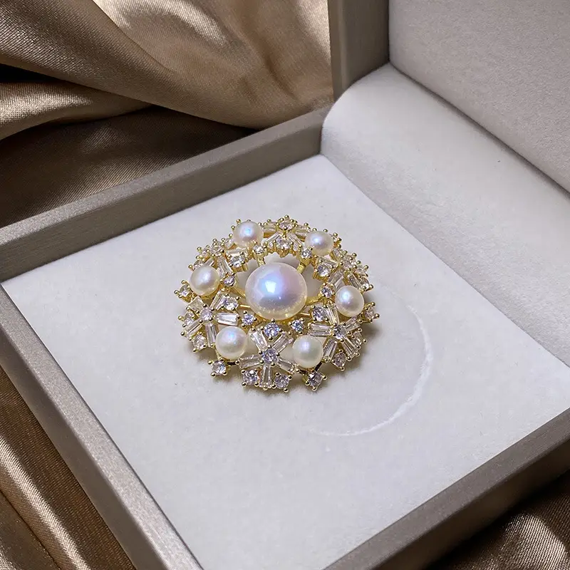 Natural Pearl Brooch with Zircon Inlay Niche Design - Image 4