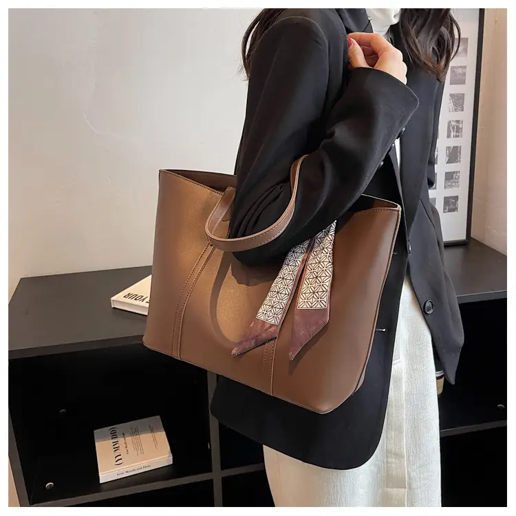 Black Leather Large Capacity Shoulder Bag for Women β feature 10