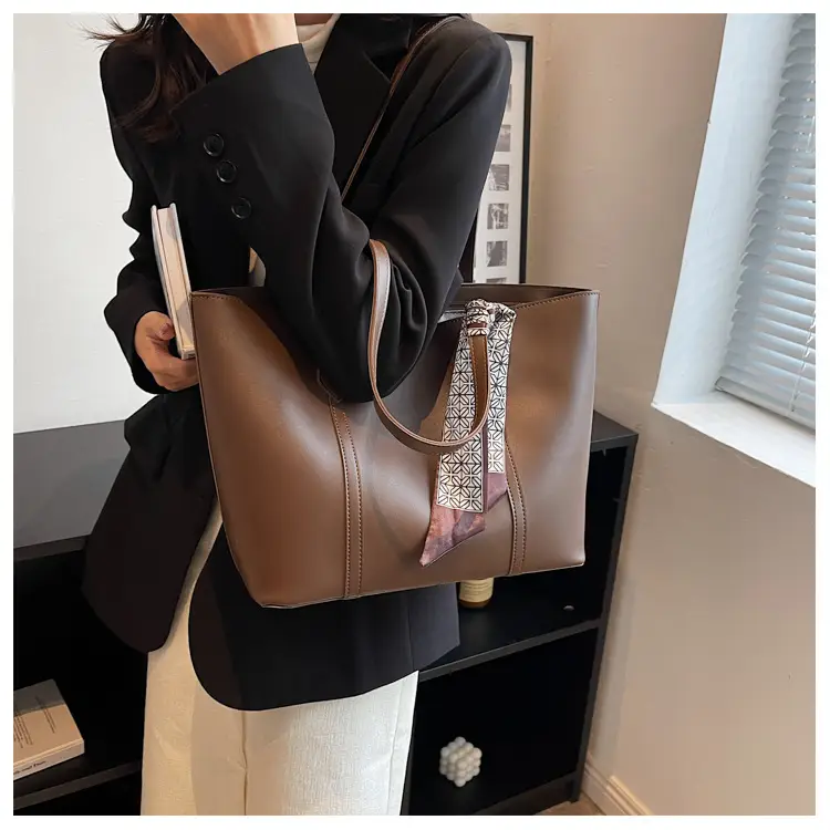 Black Leather Large Capacity Shoulder Bag for Women β feature 11