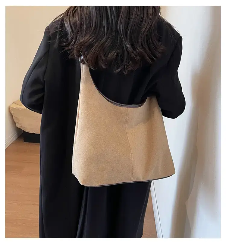 Women Velvet Contrast Shoulder Bag Large Capacity Autumn 2023 — feature 1