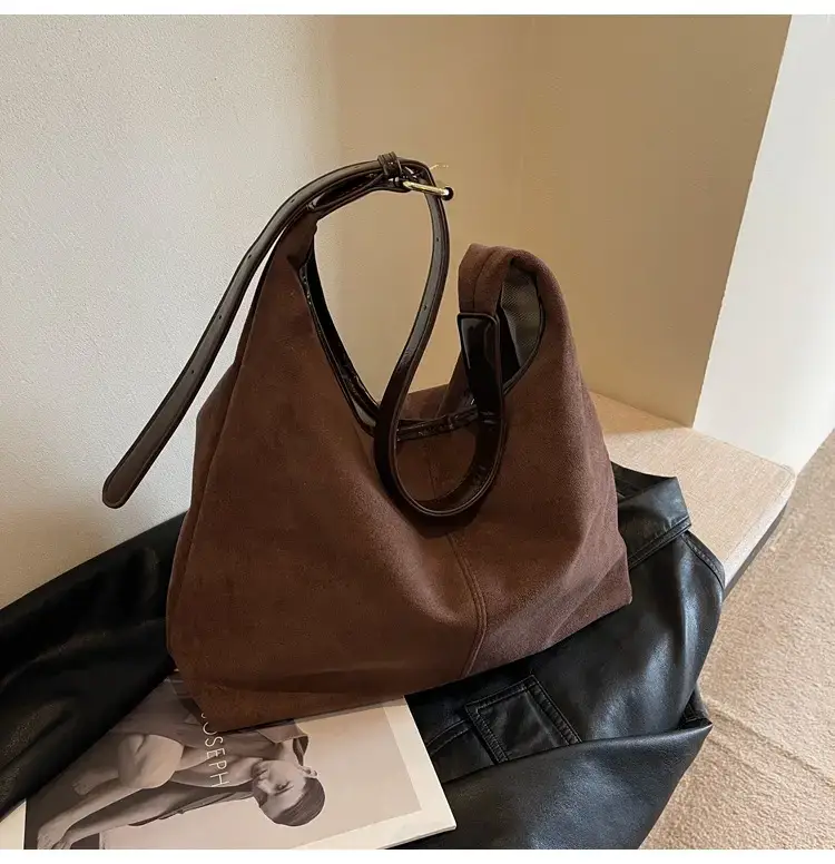 Women Velvet Contrast Shoulder Bag Large Capacity Autumn 2023 — feature 13