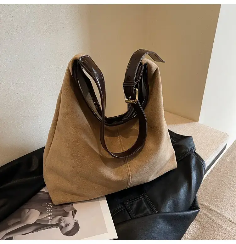Women Velvet Contrast Shoulder Bag Large Capacity Autumn 2023 — feature 14