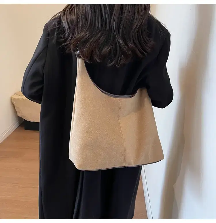 Women Velvet Contrast Shoulder Bag Large Capacity Autumn 2023 — feature 17