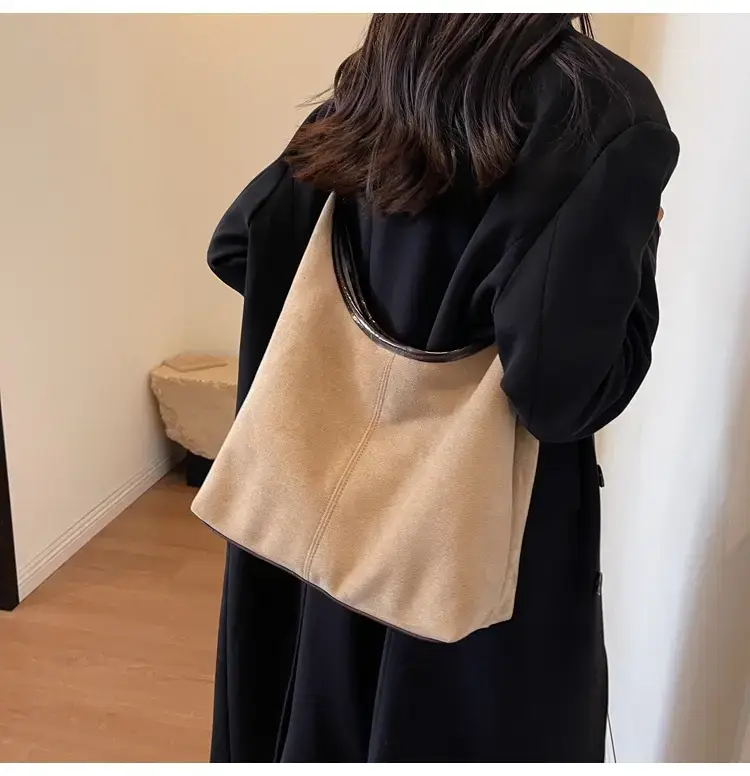 Women Velvet Contrast Shoulder Bag Large Capacity Autumn 2023 — feature 18