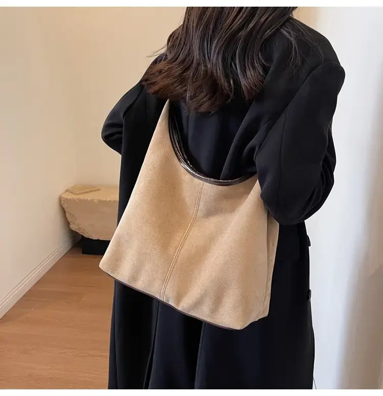 Women Velvet Contrast Shoulder Bag Large Capacity Autumn 2023 — feature 19