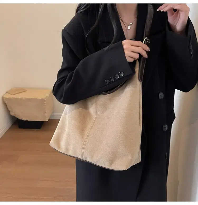 Women Velvet Contrast Shoulder Bag Large Capacity Autumn 2023 — feature 20