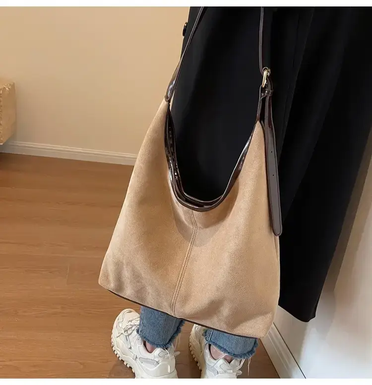 Women Velvet Contrast Shoulder Bag Large Capacity Autumn 2023 — feature 22