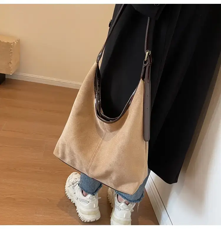 Women Velvet Contrast Shoulder Bag Large Capacity Autumn 2023 — feature 23