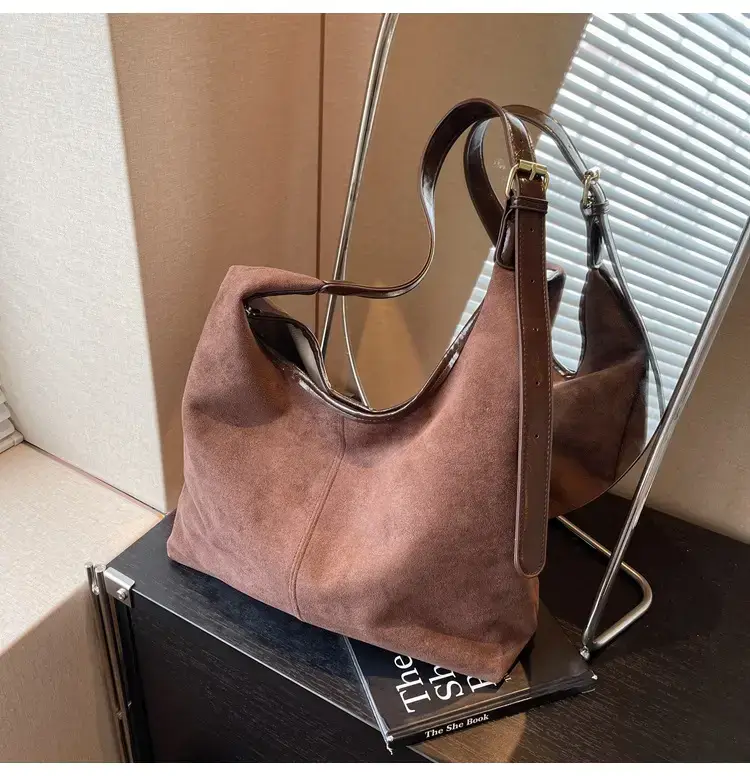 Women Velvet Contrast Shoulder Bag Large Capacity Autumn 2023 — feature 26