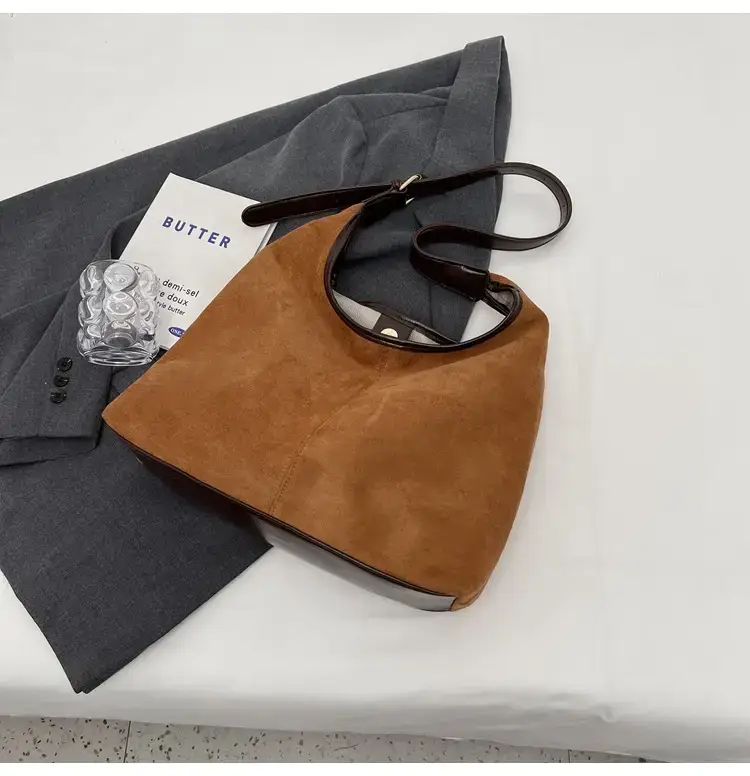 Women Velvet Contrast Shoulder Bag Large Capacity Autumn 2023 — feature 33
