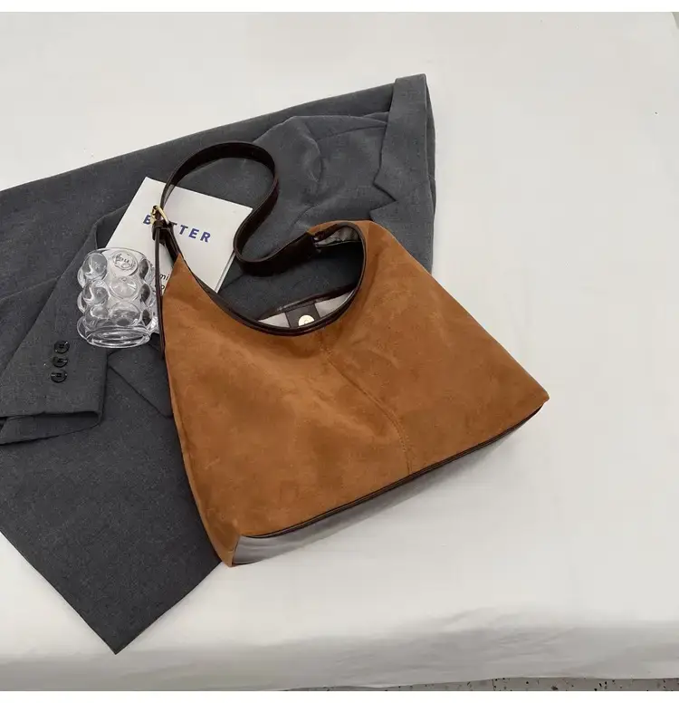 Women Velvet Contrast Shoulder Bag Large Capacity Autumn 2023 — feature 34