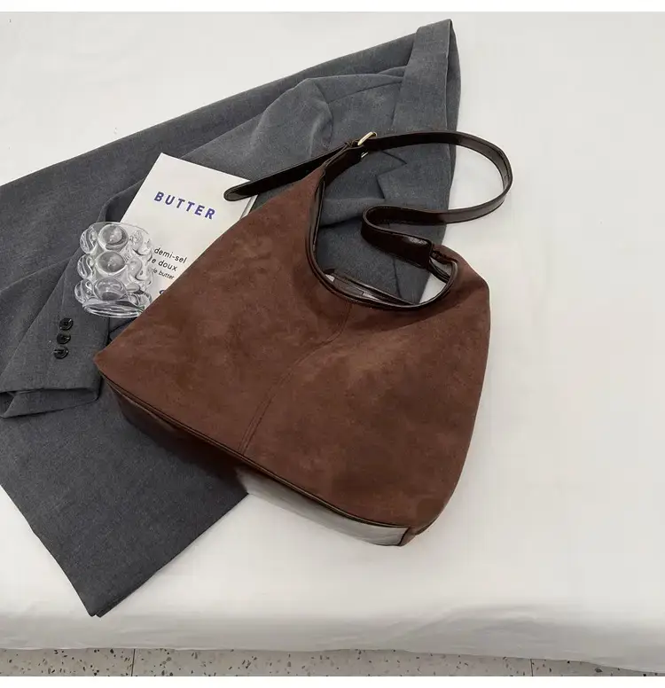 Women Velvet Contrast Shoulder Bag Large Capacity Autumn 2023 — feature 35