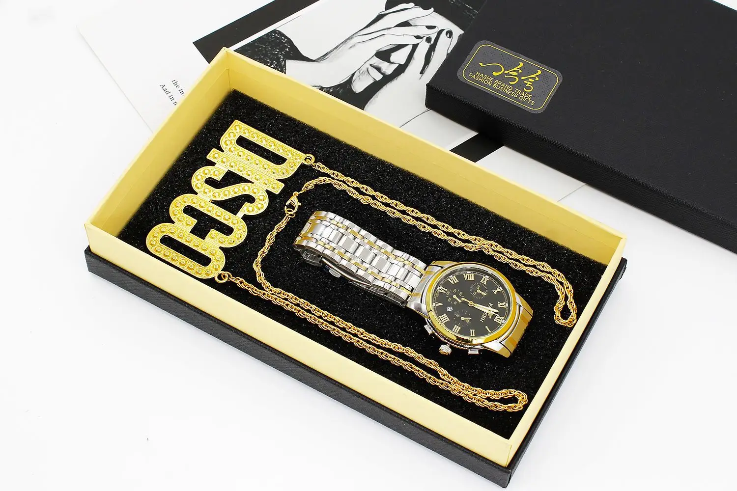 Export Men's Quartz Watch with Disco Necklace Set — feature 9