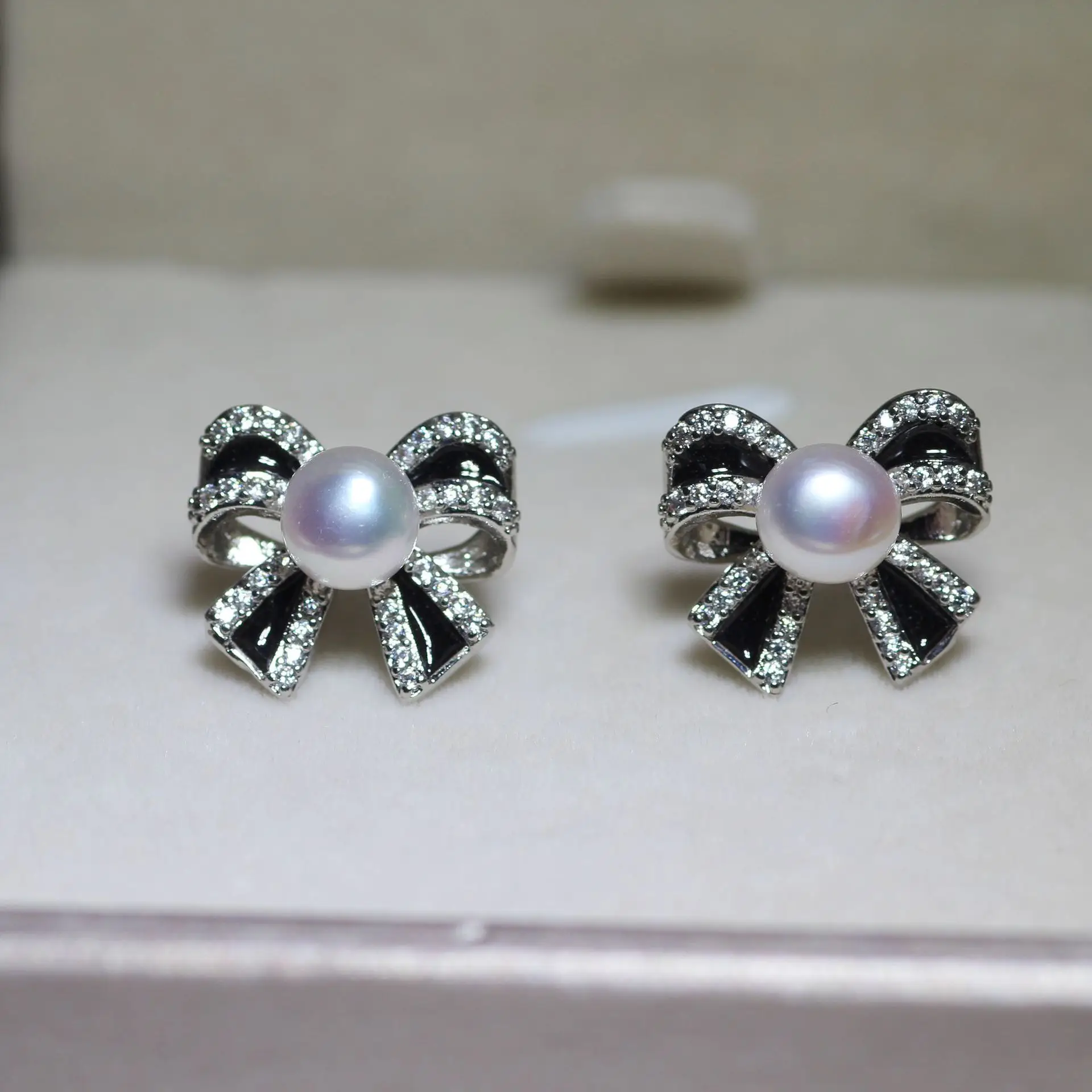 S925 Silver Pearl Bow Earrings High Bow Retro Trendy