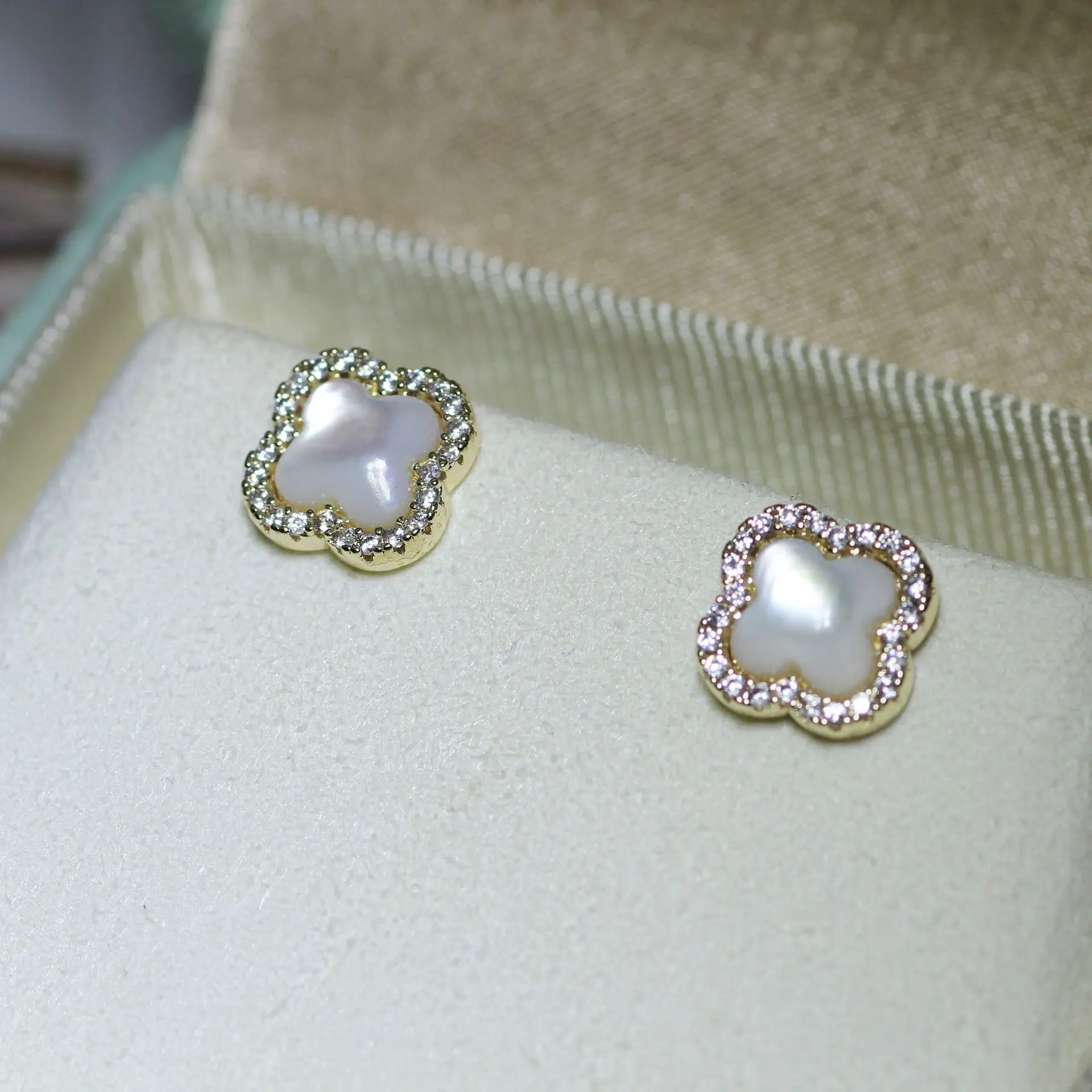 S925 Silver Needle Four-Leaf Clover Earrings — feature 10